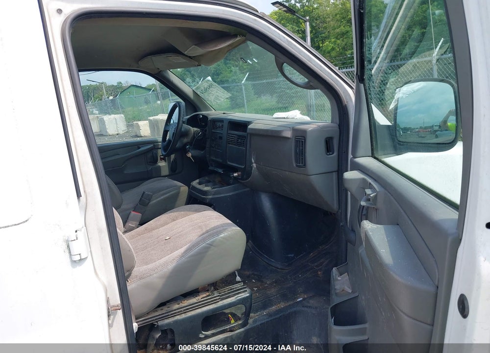 2005 CHEVROLET EXPRESS VIN: 1GCGG25VX51268890
