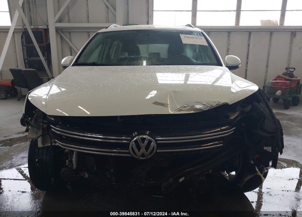 2018 VOLKSWAGEN TIGUAN LIMITED 2.0T VIN: WVGAV7AX4JK003611