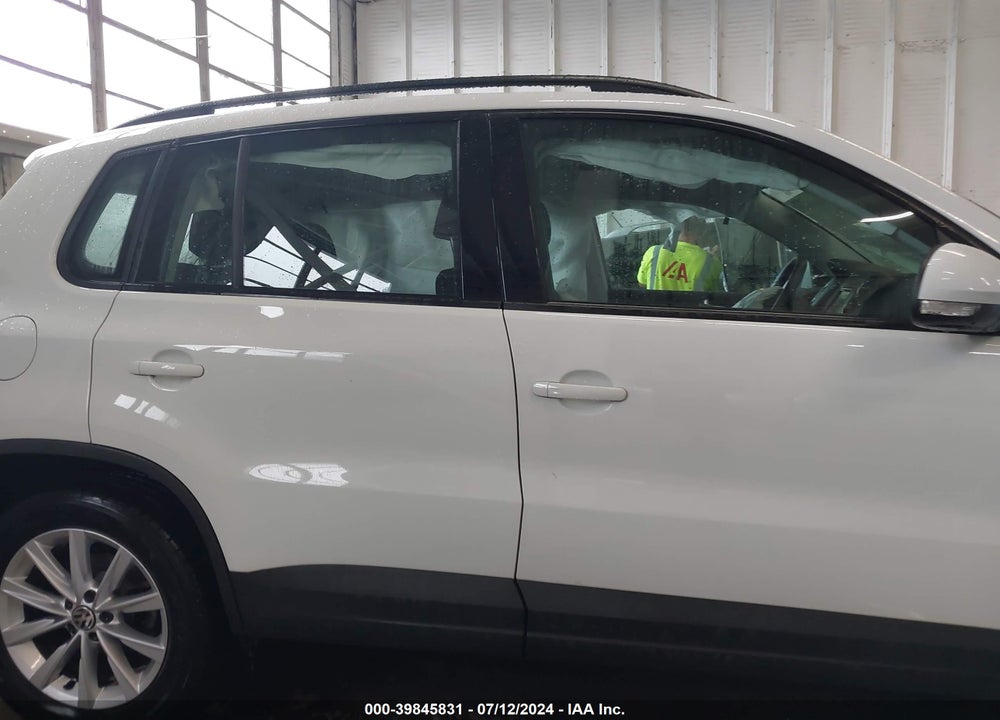 2018 VOLKSWAGEN TIGUAN LIMITED 2.0T VIN: WVGAV7AX4JK003611