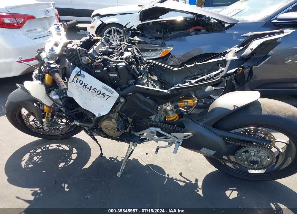 2020 DUCATI PANIGALE V4/V4S/V4S SPECIALE VIN: ZDMDAGNW7LB012275