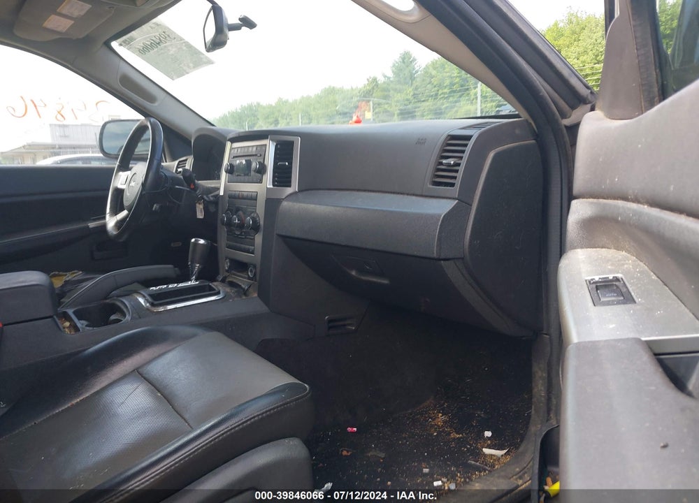 2008 JEEP GRAND CHEROKEE VIN: 1J8GR48K18C137632