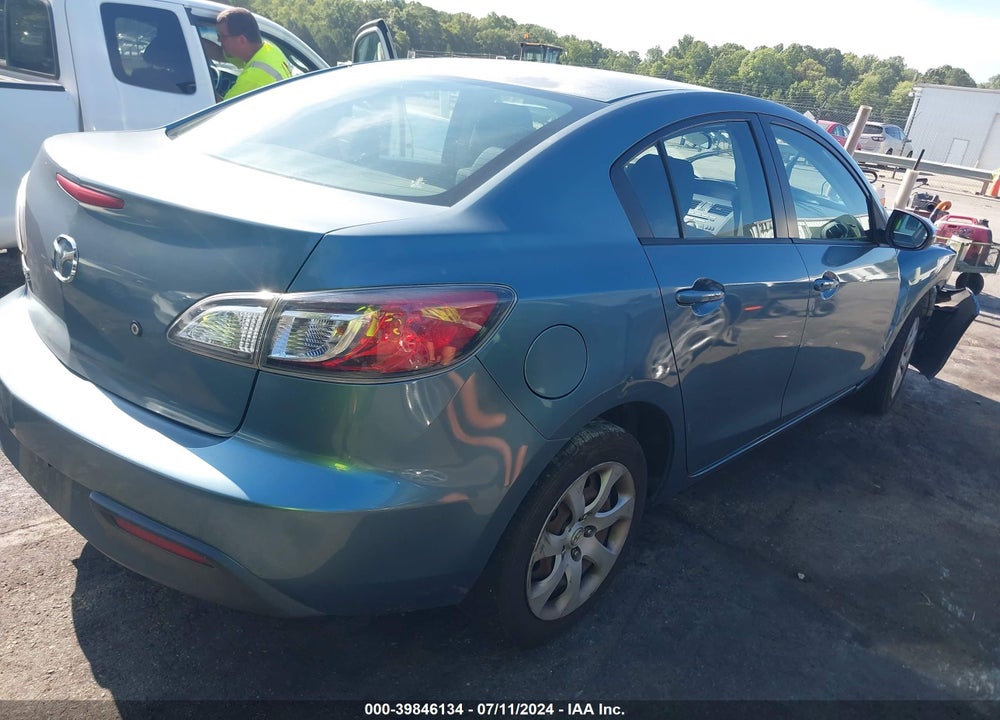 2011 MAZDA 3 I SPORT VIN: JM1BL1UG9B1463250