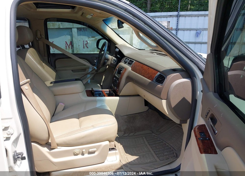 2010 CHEVROLET AVALANCHE 1500 LTZ VIN: 3GNVKGE08AG172136