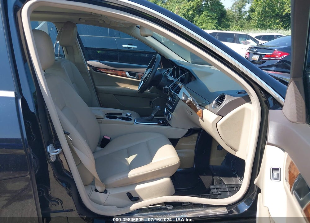 2012 MERCEDES-BENZ C 300 LUXURY 4MATIC/SPORT 4MATIC VIN: WDDGF8BB0CR233683