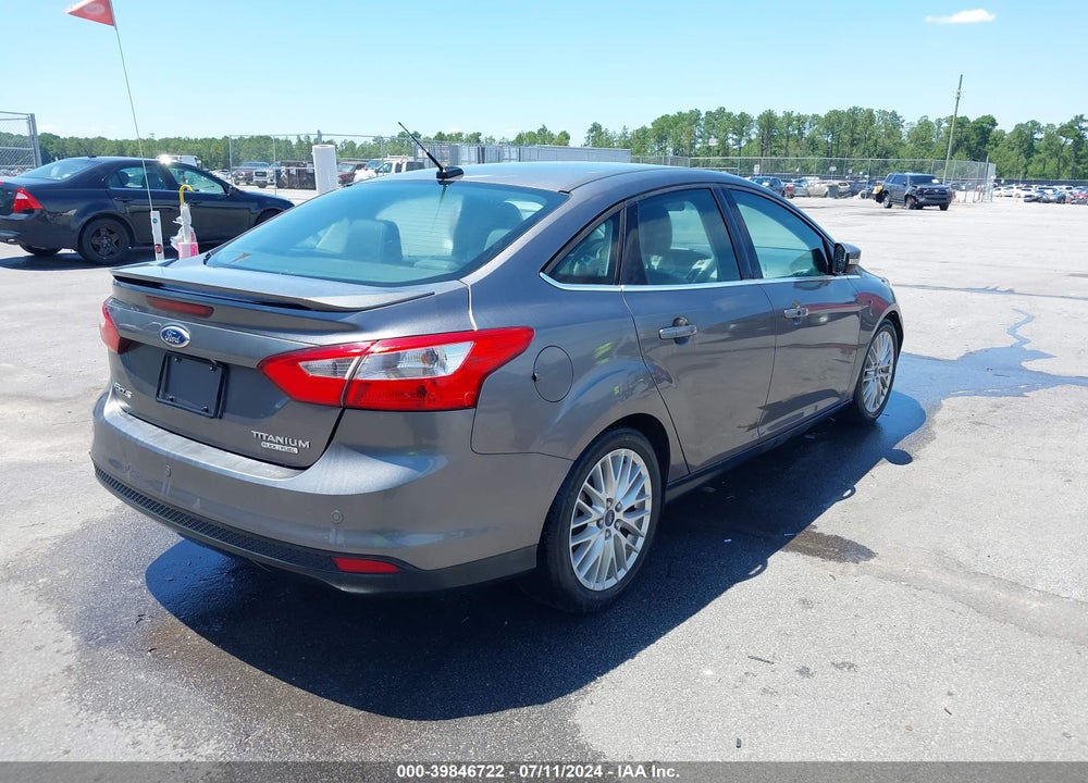 2014 FORD FOCUS TITANIUM VIN: 1FADP3J22EL165557