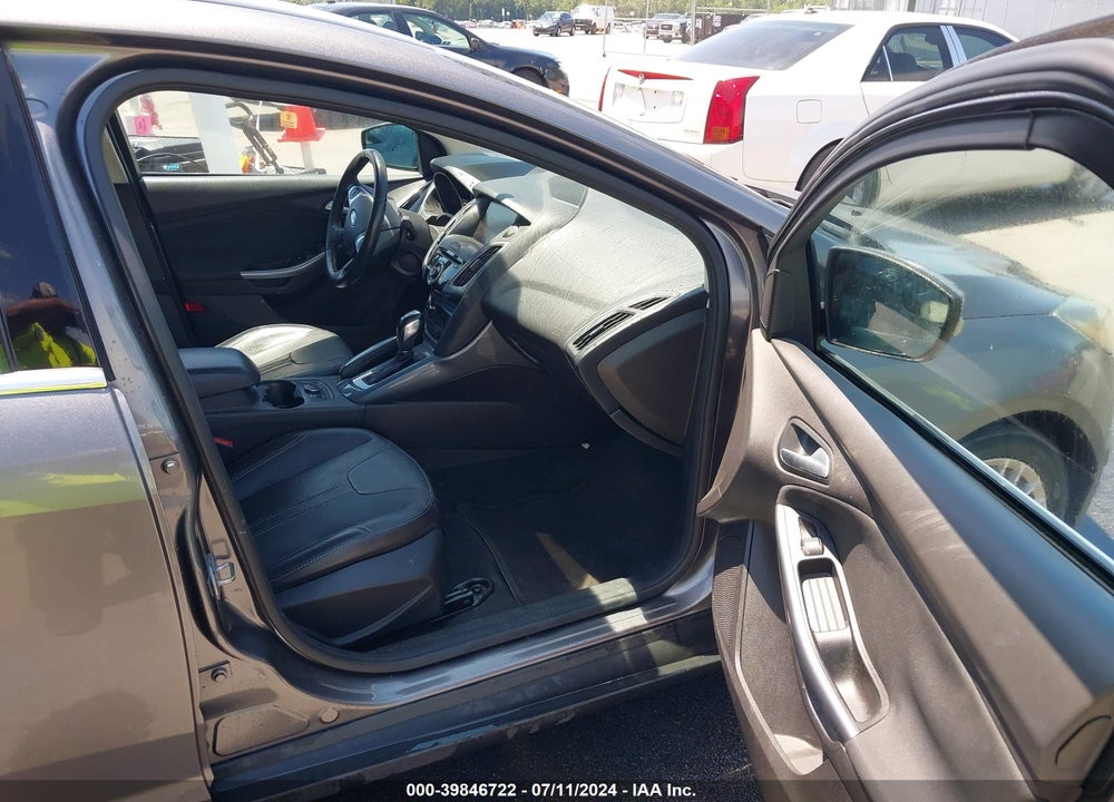 2014 FORD FOCUS TITANIUM VIN: 1FADP3J22EL165557