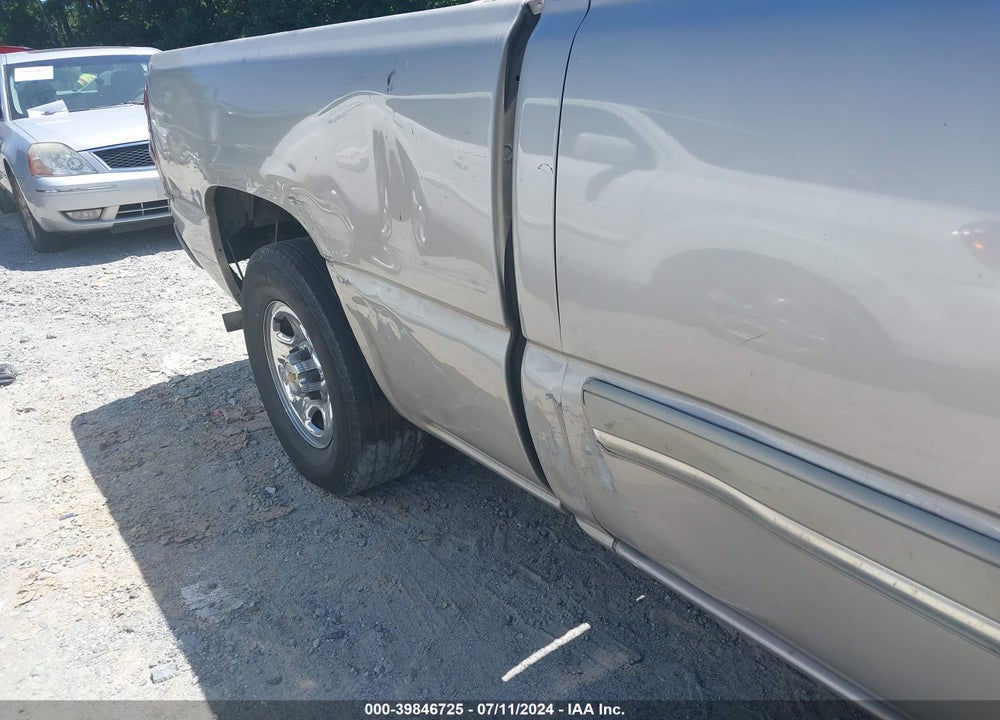 2004 CHEVROLET SILVERADO 1500 LS VIN: 2GCEC19V841370592