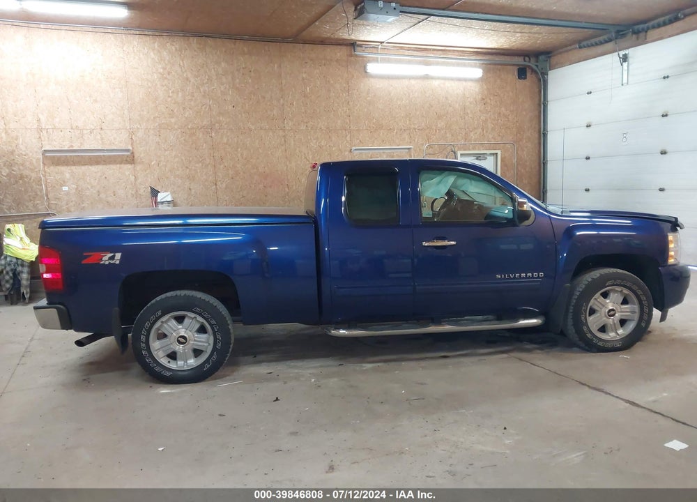 2011 CHEVROLET SILVERADO 1500 LT VIN: 1GCRKSE37BZ204826