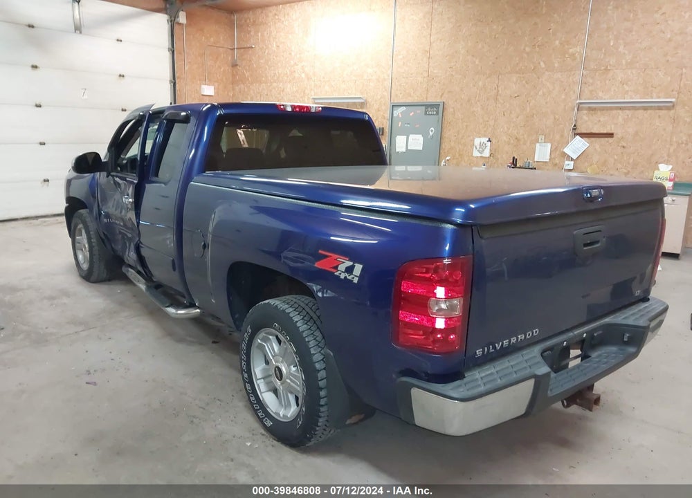 2011 CHEVROLET SILVERADO 1500 LT VIN: 1GCRKSE37BZ204826