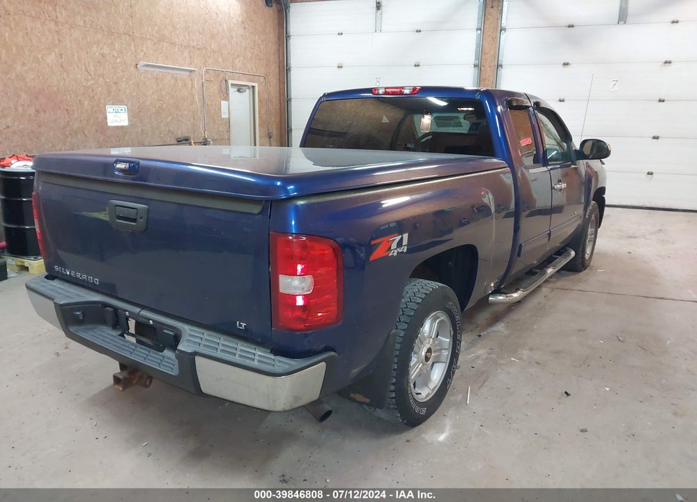 2011 CHEVROLET SILVERADO 1500 LT VIN: 1GCRKSE37BZ204826