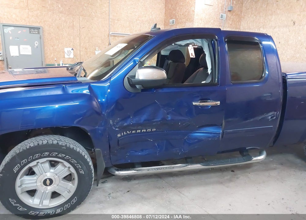 2011 CHEVROLET SILVERADO 1500 LT VIN: 1GCRKSE37BZ204826