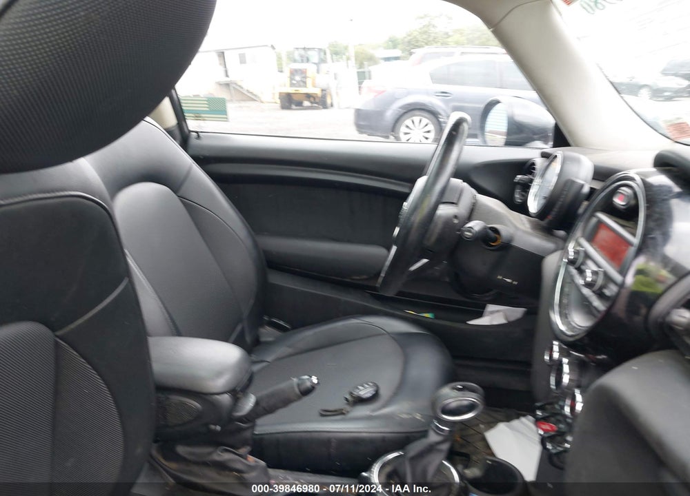 2016 MINI HARDTOP VIN: WMWXP5C55GT739286