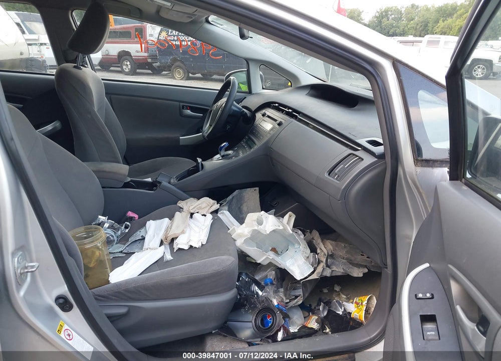 2011 TOYOTA PRIUS TWO VIN: JTDKN3DU2B1430568