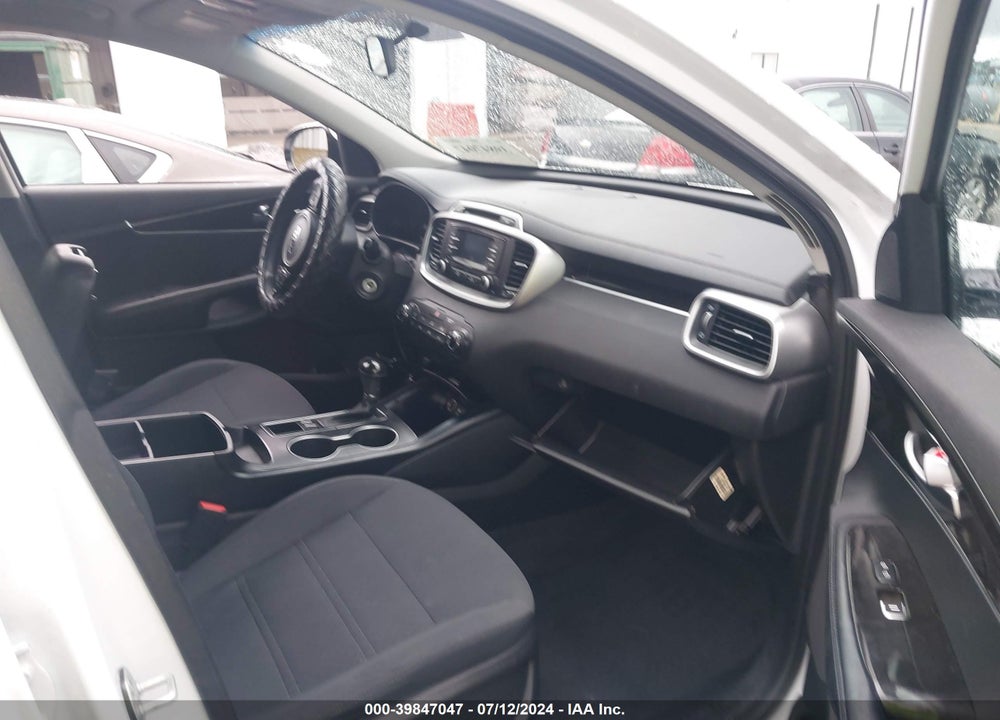 2016 KIA SORENTO 3.3L LX VIN: 5XYPGDA56GG084843