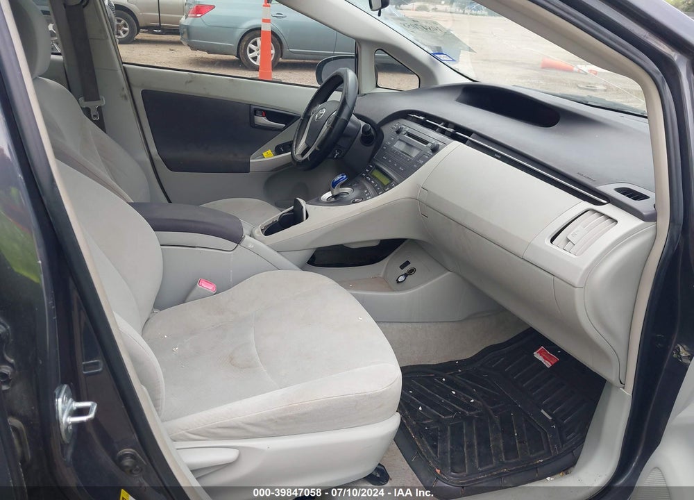 2011 TOYOTA PRIUS TWO VIN: JTDKN3DU8B1385989