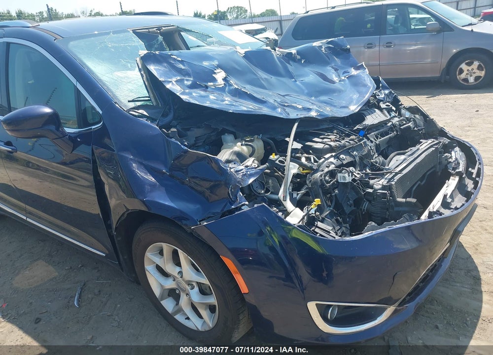 2019 CHRYSLER PACIFICA TOURING L VIN: 2C4RC1BG9KR547906