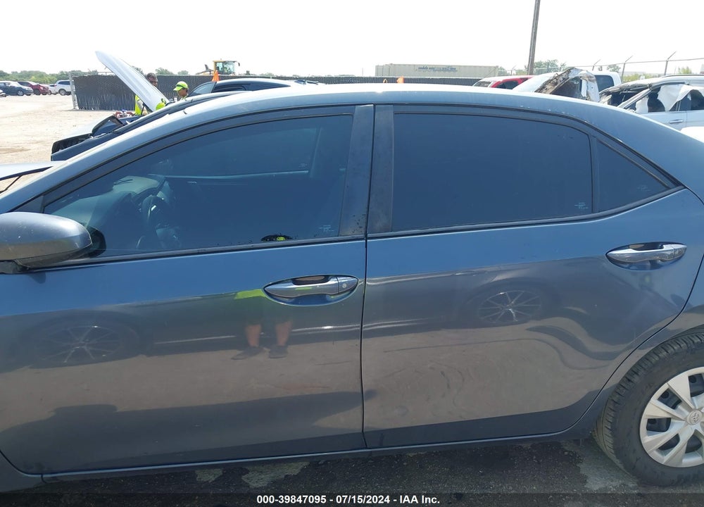 2018 TOYOTA COROLLA L VIN: 5YFBURHE0JP805523