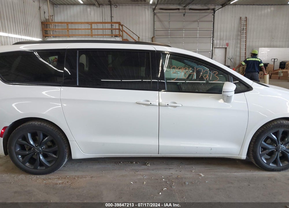 2019 CHRYSLER PACIFICA LIMITED VIN: 2C4RC1GG3KR741856