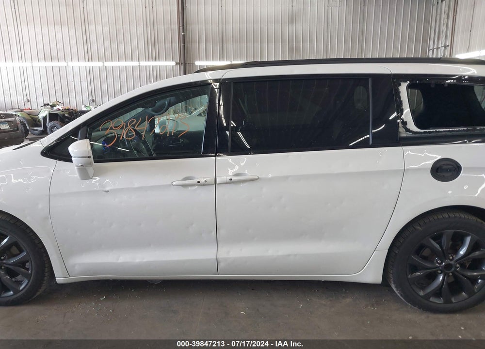 2019 CHRYSLER PACIFICA LIMITED VIN: 2C4RC1GG3KR741856