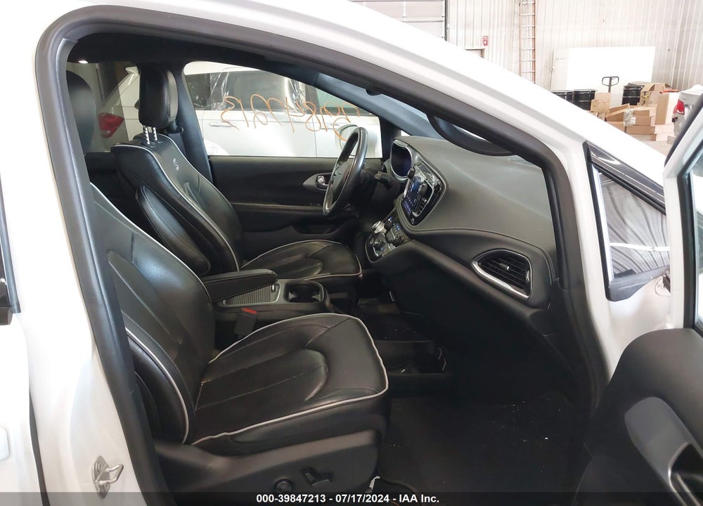 2019 CHRYSLER PACIFICA LIMITED VIN: 2C4RC1GG3KR741856
