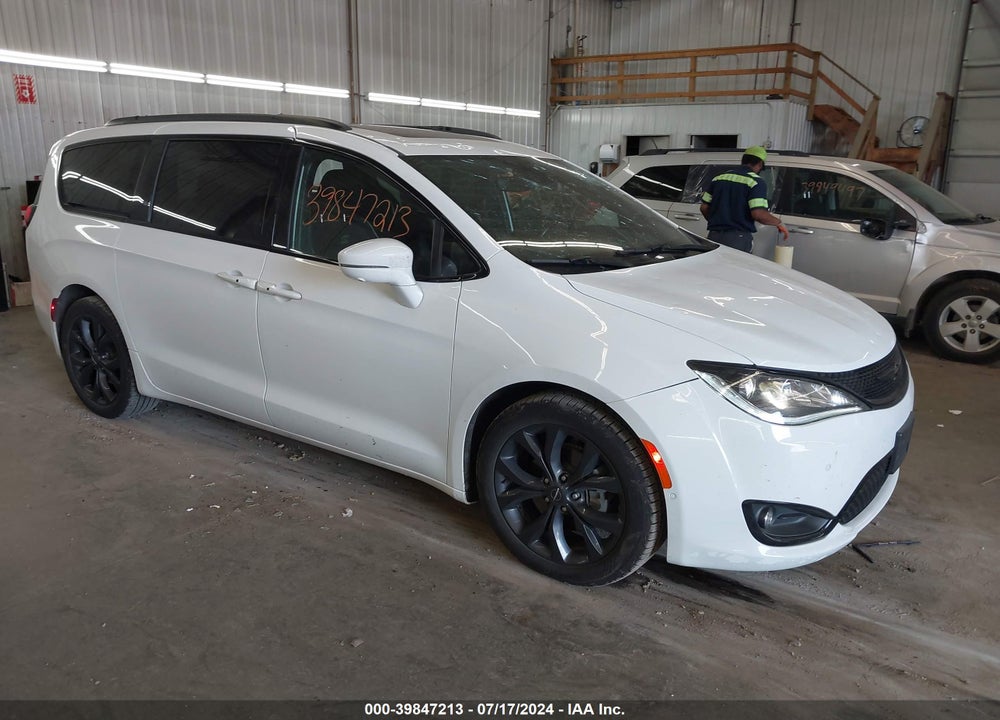 2019 CHRYSLER PACIFICA LIMITED VIN: 2C4RC1GG3KR741856
