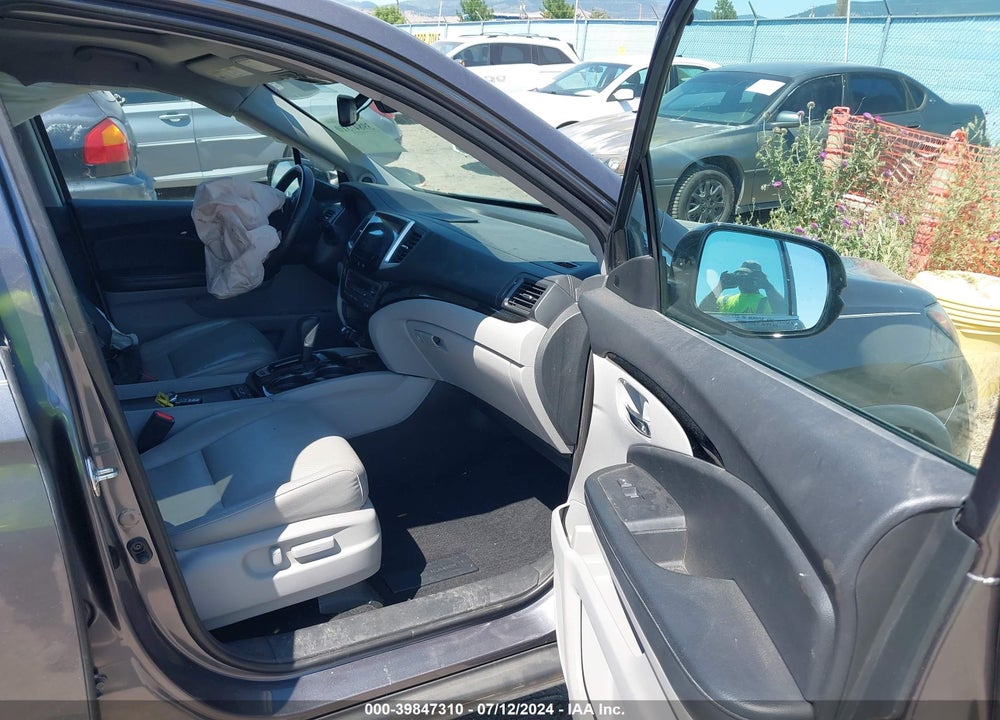 2019 HONDA RIDGELINE RTL-E VIN: 5FPYK3F78KB017241
