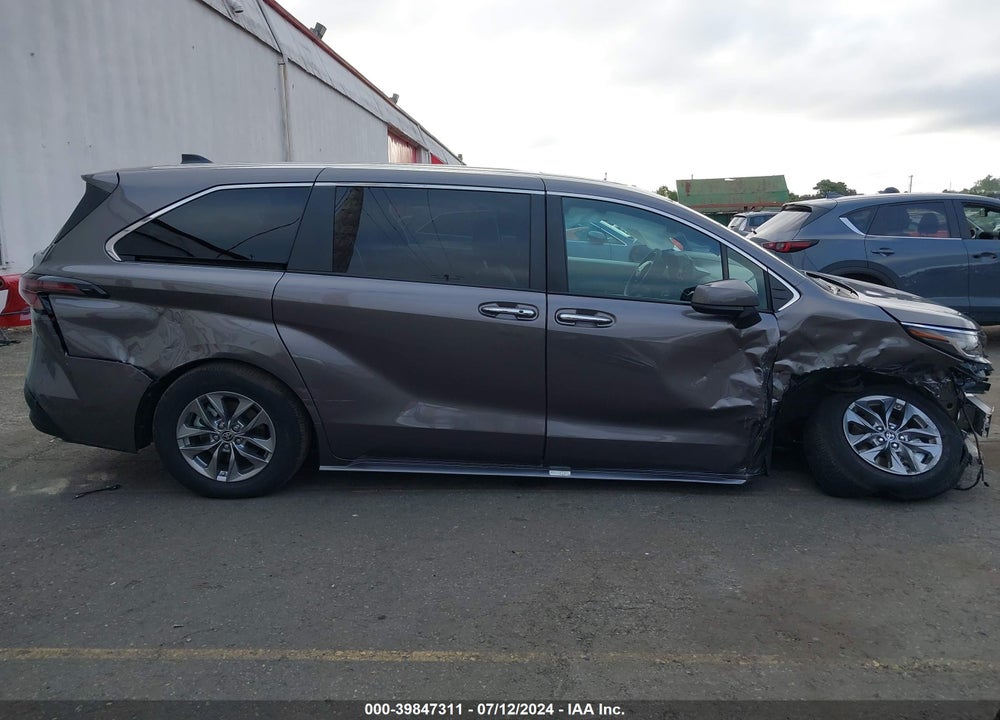 2023 TOYOTA SIENNA XLE VIN: 5TDYRKECXPS143665
