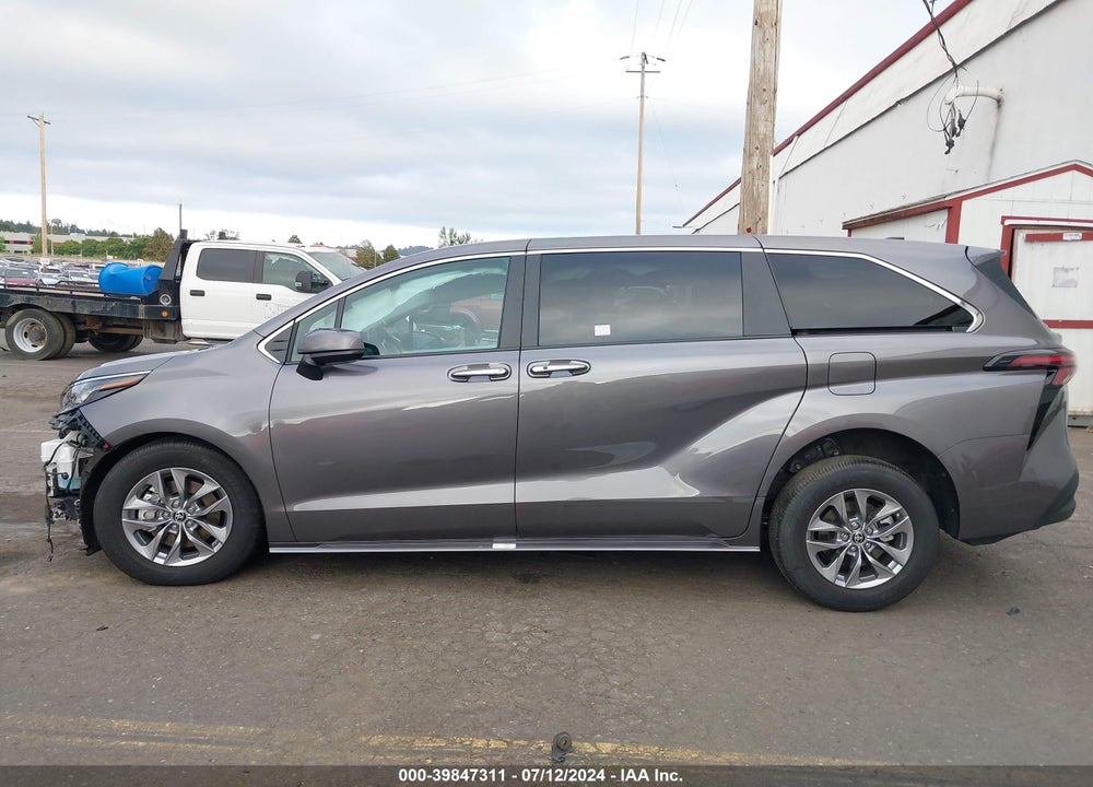 2023 TOYOTA SIENNA XLE VIN: 5TDYRKECXPS143665