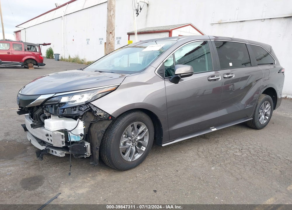 2023 TOYOTA SIENNA XLE VIN: 5TDYRKECXPS143665