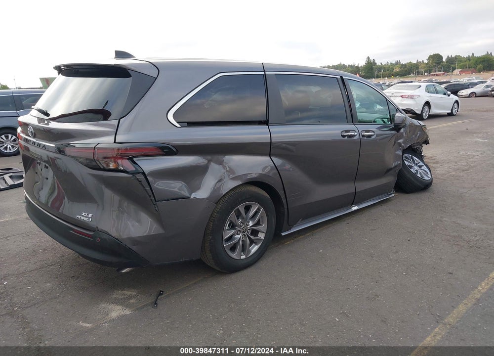 2023 TOYOTA SIENNA XLE VIN: 5TDYRKECXPS143665