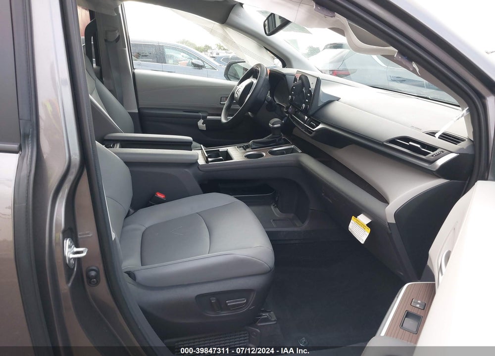 2023 TOYOTA SIENNA XLE VIN: 5TDYRKECXPS143665