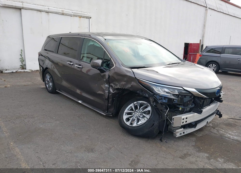 2023 TOYOTA SIENNA XLE VIN: 5TDYRKECXPS143665