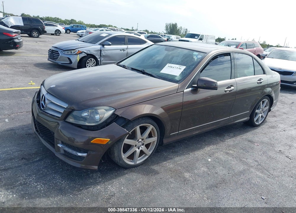 2013 MERCEDES-BENZ C 250 LUXURY/SPORT VIN: WDDGF4HB5DF971532