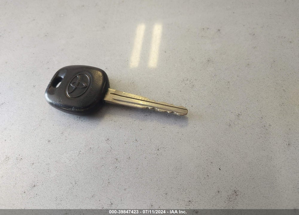 2005 TOYOTA COROLLA CE VIN: 2T1BR32E65C428905