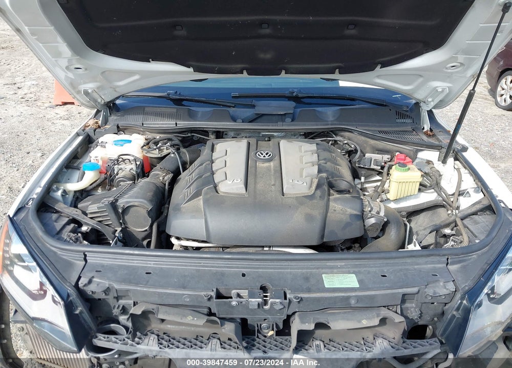 2014 VOLKSWAGEN TOUAREG TDI LUX VIN: WVGEP9BP4ED011286