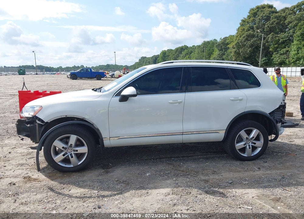 2014 VOLKSWAGEN TOUAREG TDI LUX VIN: WVGEP9BP4ED011286