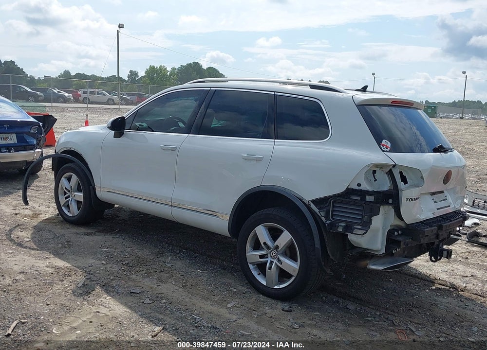 2014 VOLKSWAGEN TOUAREG TDI LUX VIN: WVGEP9BP4ED011286