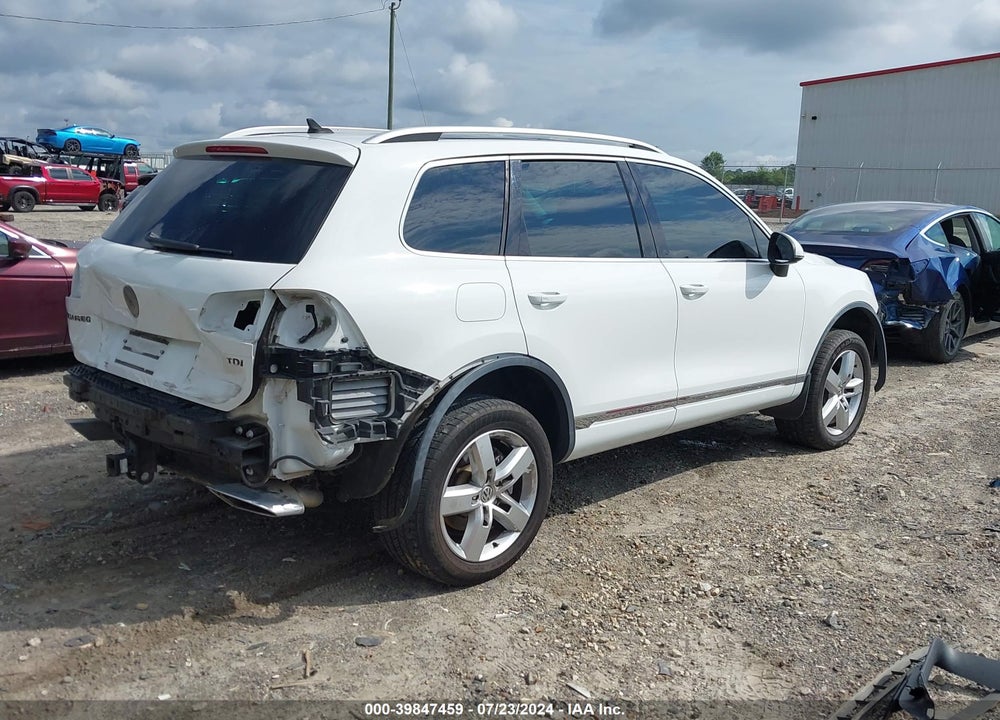2014 VOLKSWAGEN TOUAREG TDI LUX VIN: WVGEP9BP4ED011286