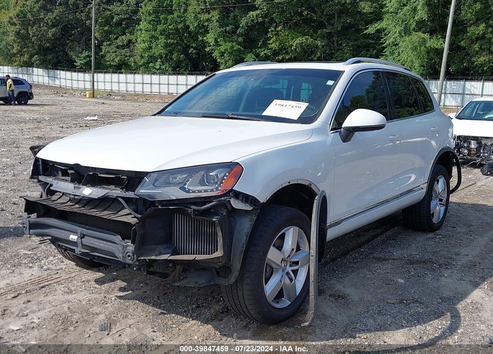 2014 VOLKSWAGEN TOUAREG TDI LUX VIN: WVGEP9BP4ED011286
