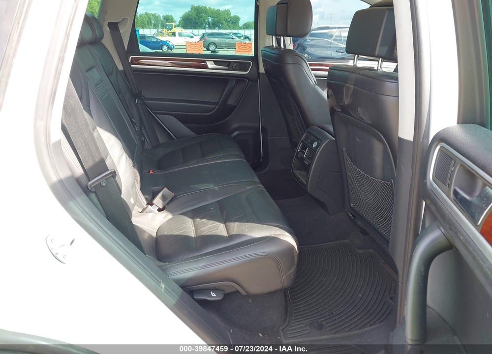 2014 VOLKSWAGEN TOUAREG TDI LUX VIN: WVGEP9BP4ED011286