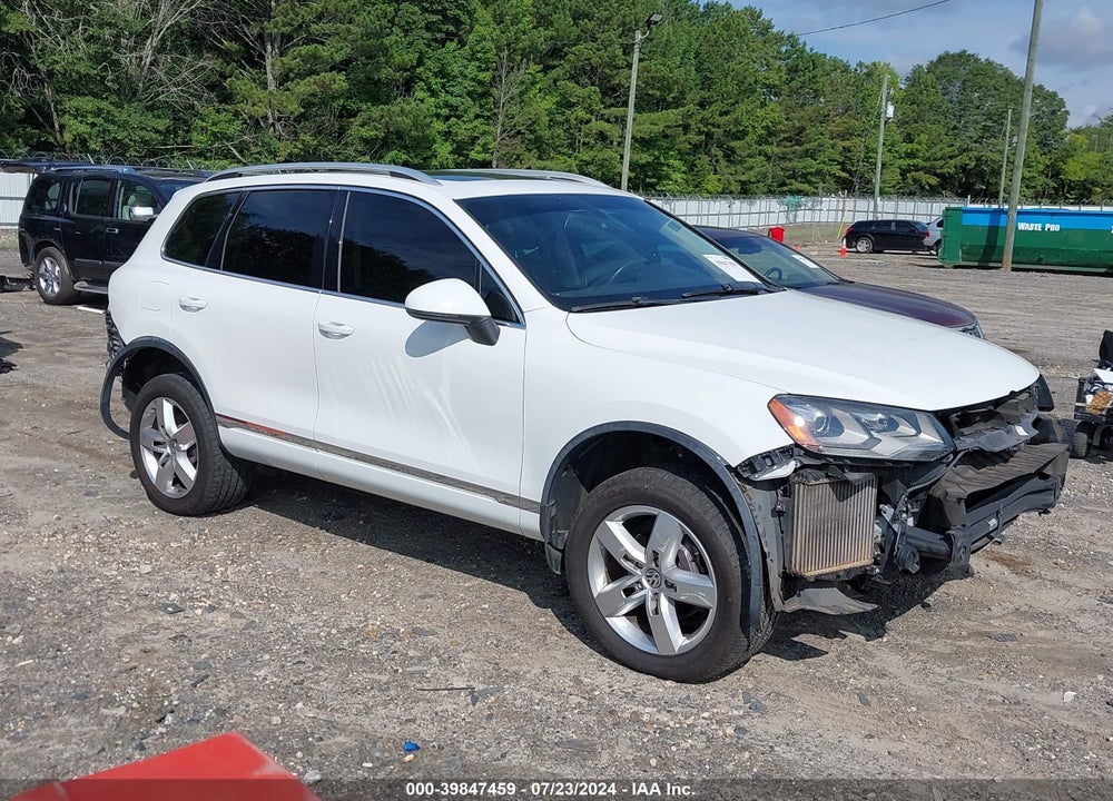 2014 VOLKSWAGEN TOUAREG TDI LUX VIN: WVGEP9BP4ED011286