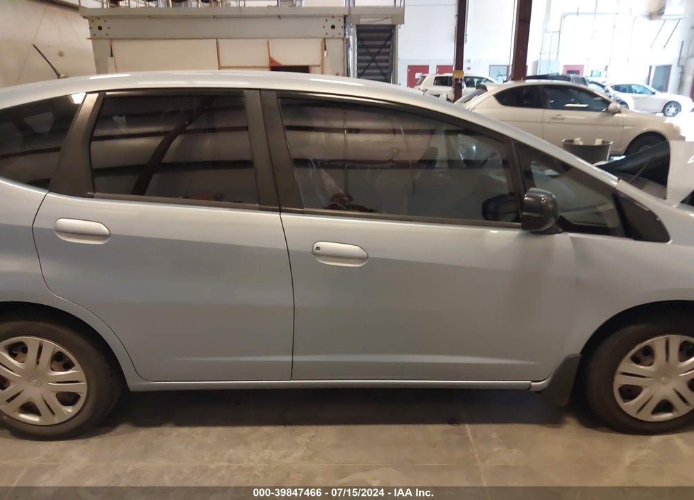 2009 HONDA FIT VIN: JHMGE882X9C003079