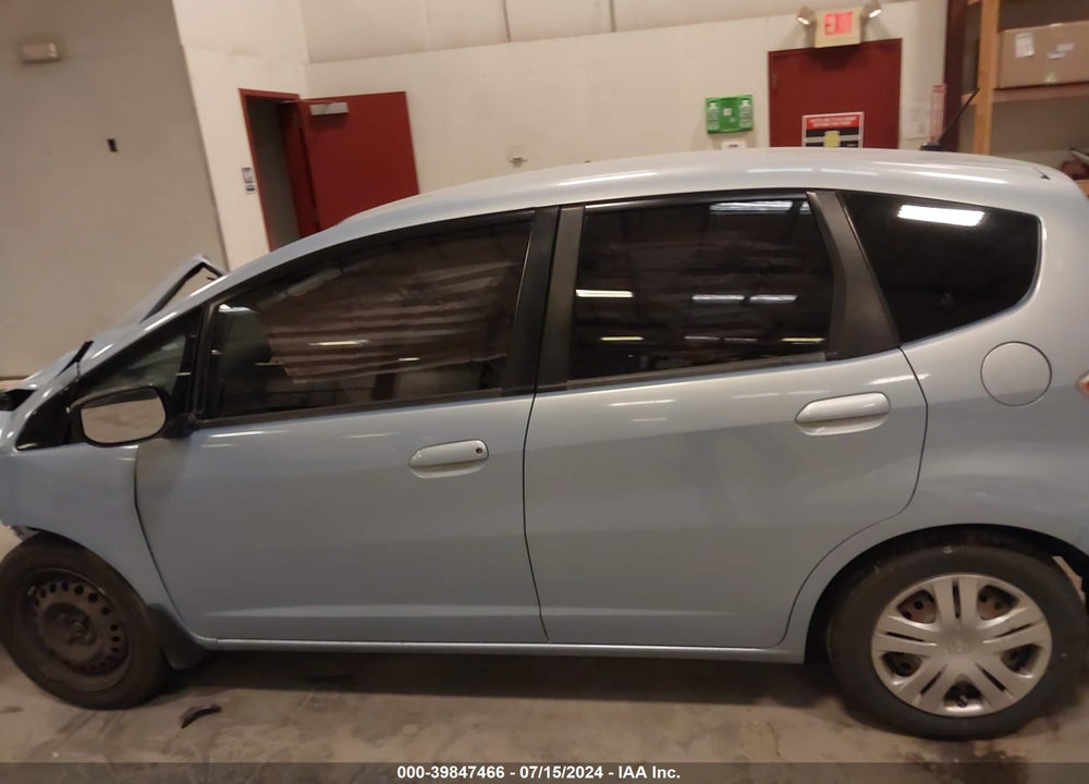 2009 HONDA FIT VIN: JHMGE882X9C003079
