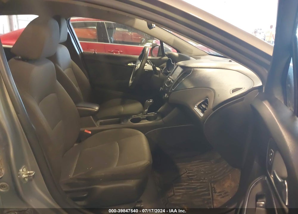 2018 CHEVROLET CRUZE LT AUTO VIN: 1G1BE5SM7J7212600