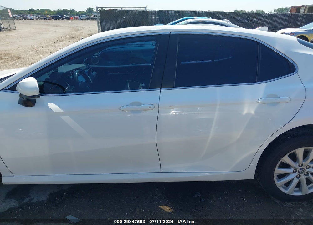 2019 TOYOTA CAMRY LE VIN: 4T1B11HK3KU685233