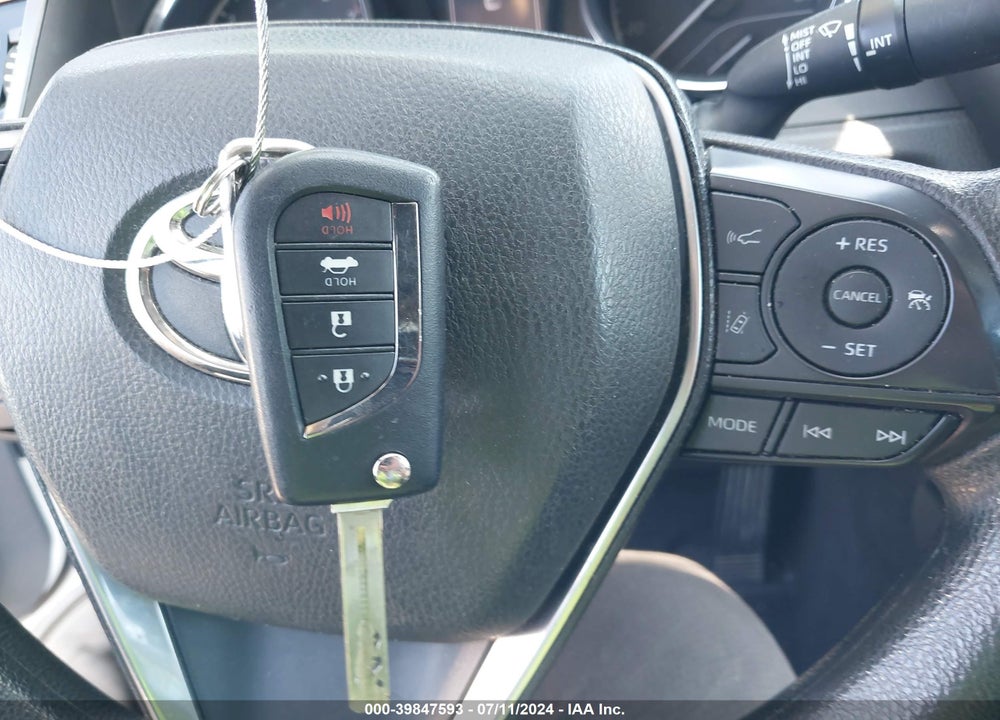 2019 TOYOTA CAMRY LE VIN: 4T1B11HK3KU685233