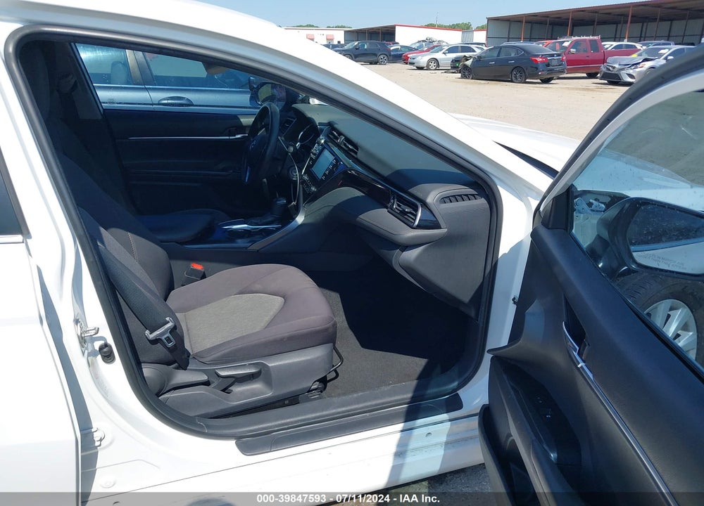 2019 TOYOTA CAMRY LE VIN: 4T1B11HK3KU685233