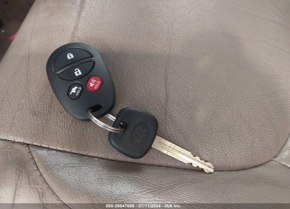 2009 TOYOTA SIENNA XLE VIN: 5TDBK22C99S026029