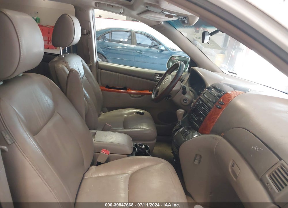 2009 TOYOTA SIENNA XLE VIN: 5TDBK22C99S026029