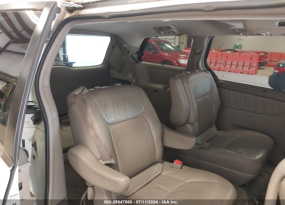 2009 TOYOTA SIENNA XLE VIN: 5TDBK22C99S026029